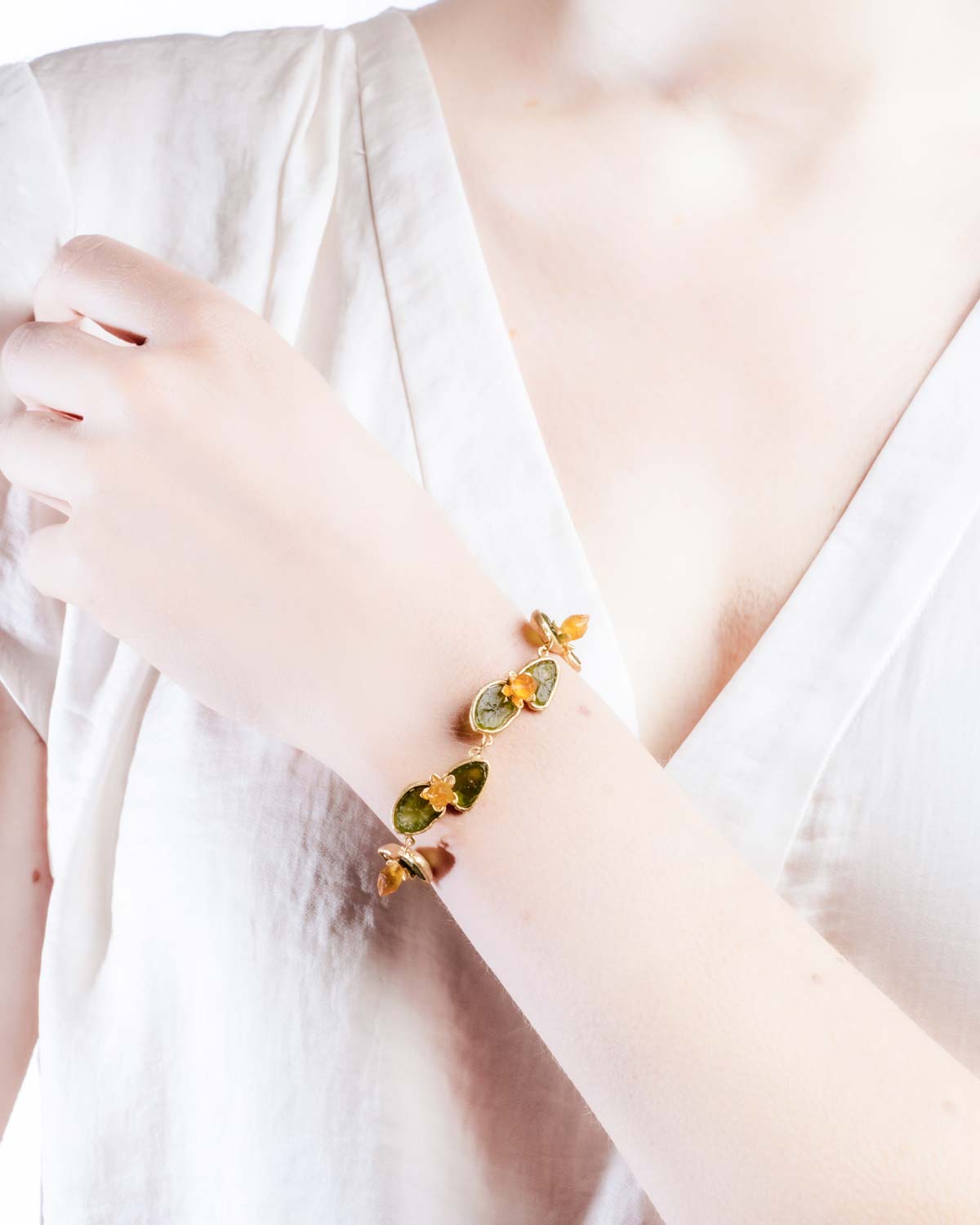 Water Lily Bracelet - Dark Green, Frosted Clear, Butterscotch